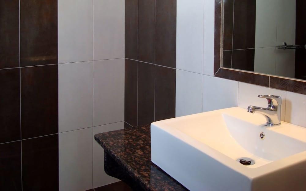 Elena Suites Hotel