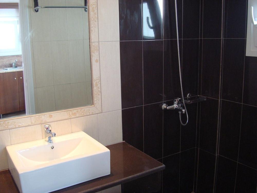 Elena Suites Hotel