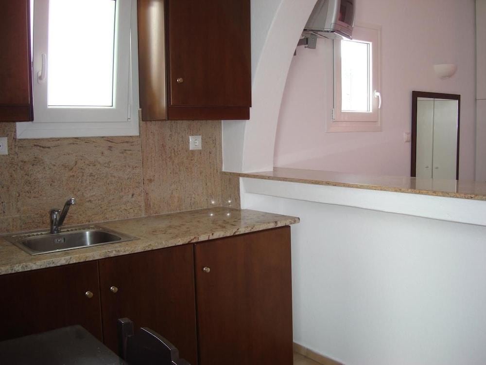 Elena Suites Hotel