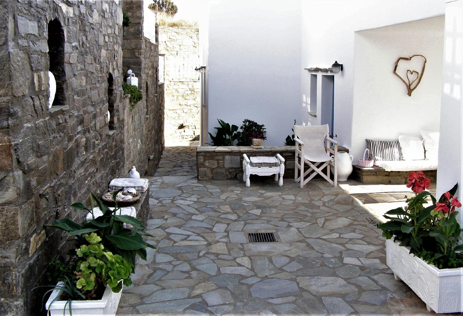 Elena Studios & Apartments