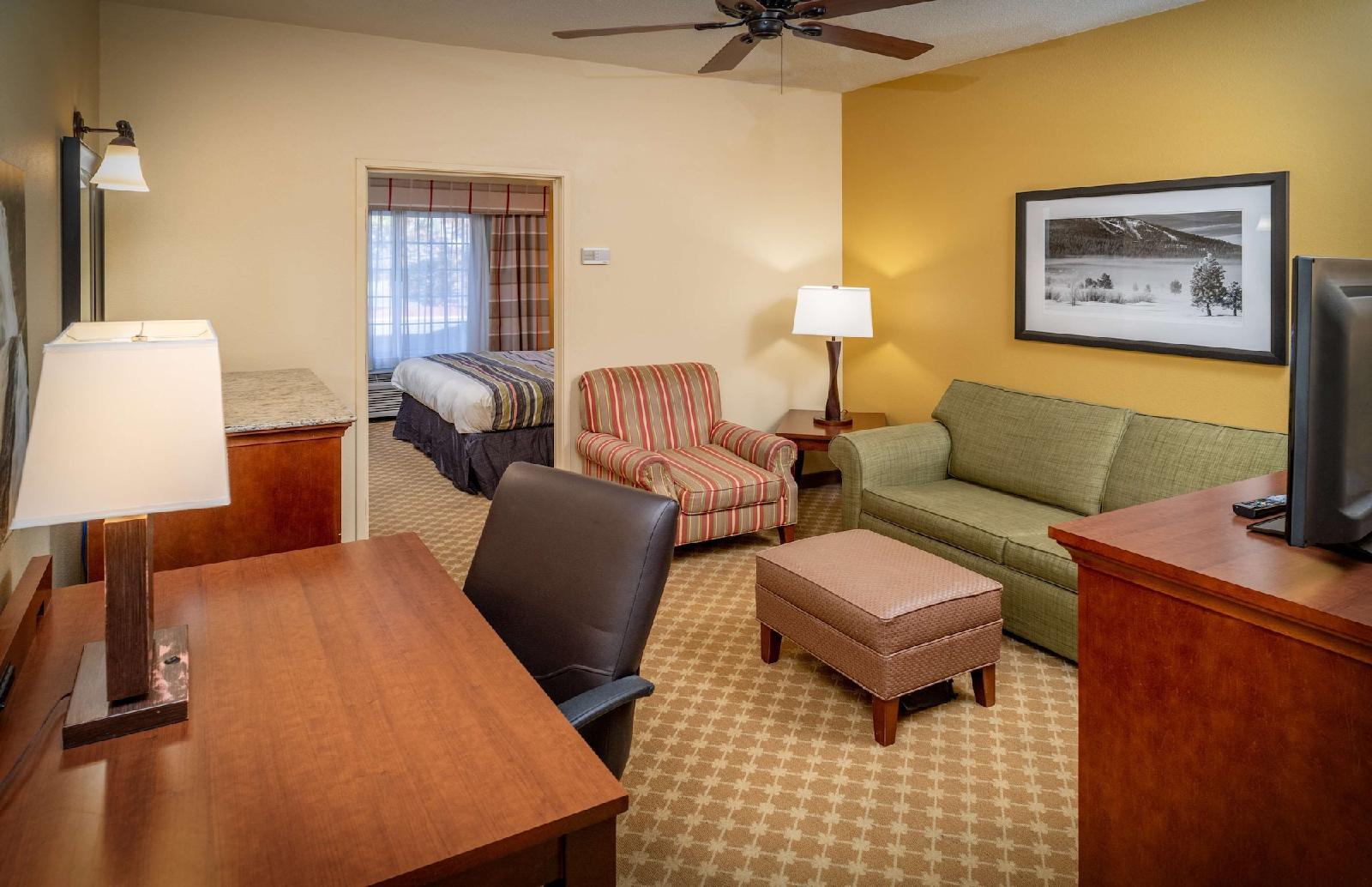 Country Inn & Suites by Radisson, Charleston South, WV