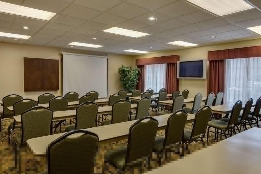 Country Inn & Suites by Radisson, Charleston South, WV