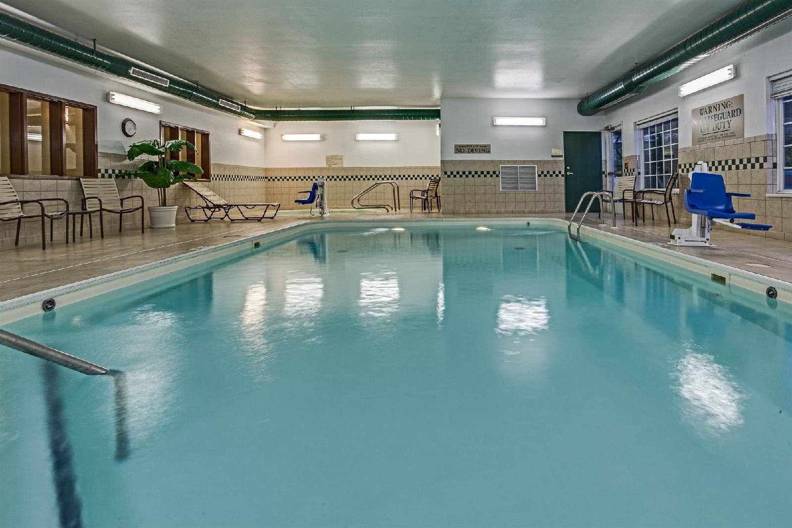 Country Inn & Suites by Radisson, Charleston South, WV