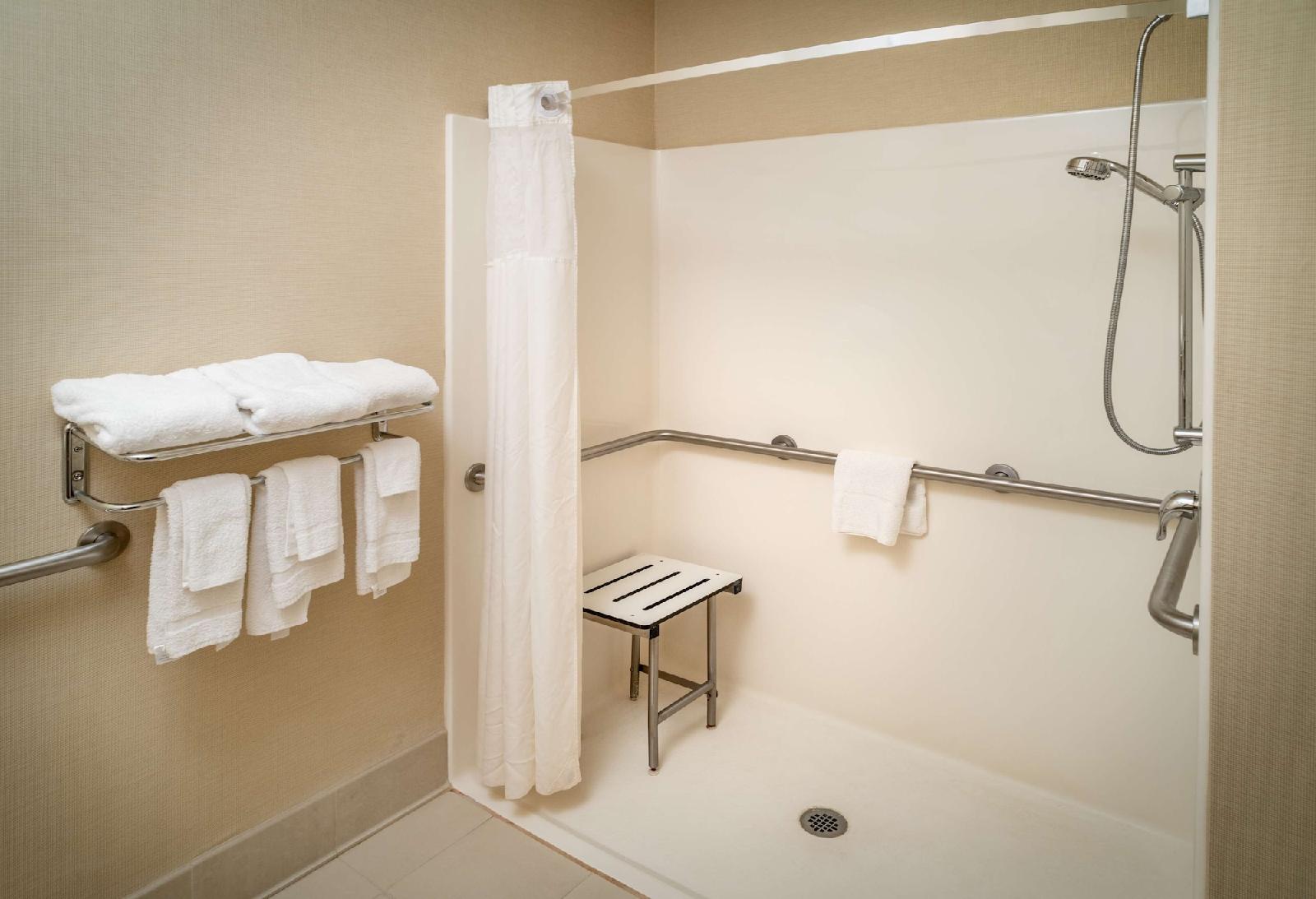 Country Inn & Suites by Radisson, Charleston South, WV