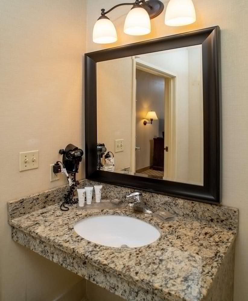 Country Inn & Suites by Radisson, Charleston South, WV
