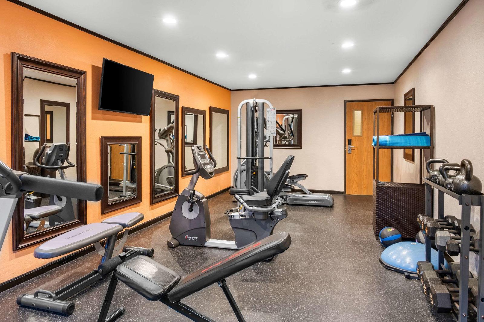 Best Western Plus Holland Inn & Suites
