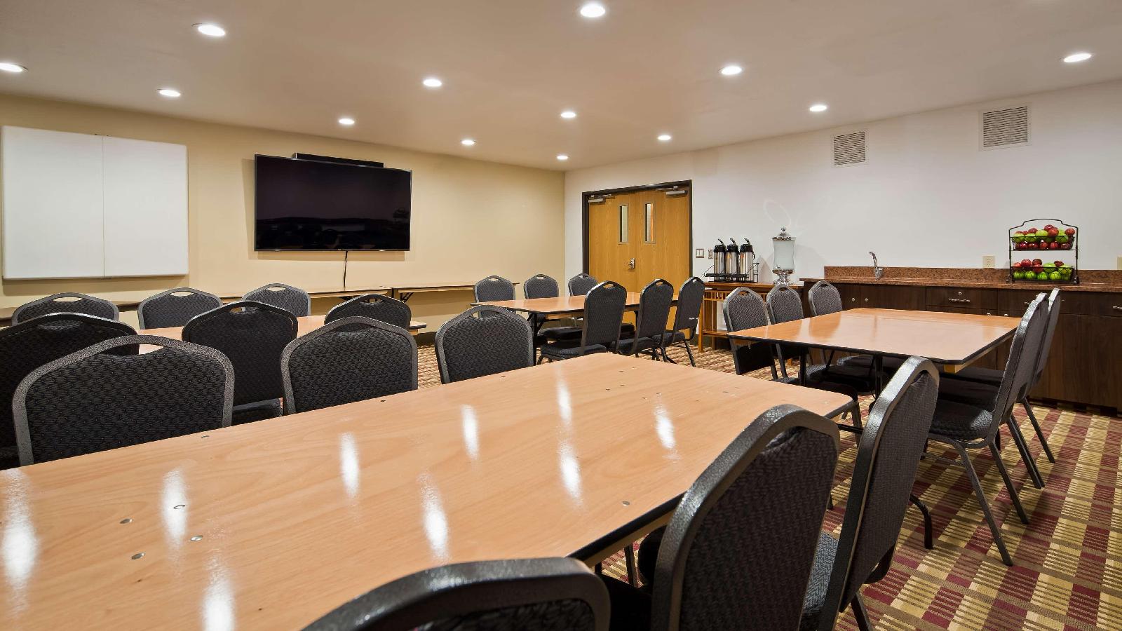 Best Western Plus Holland Inn & Suites