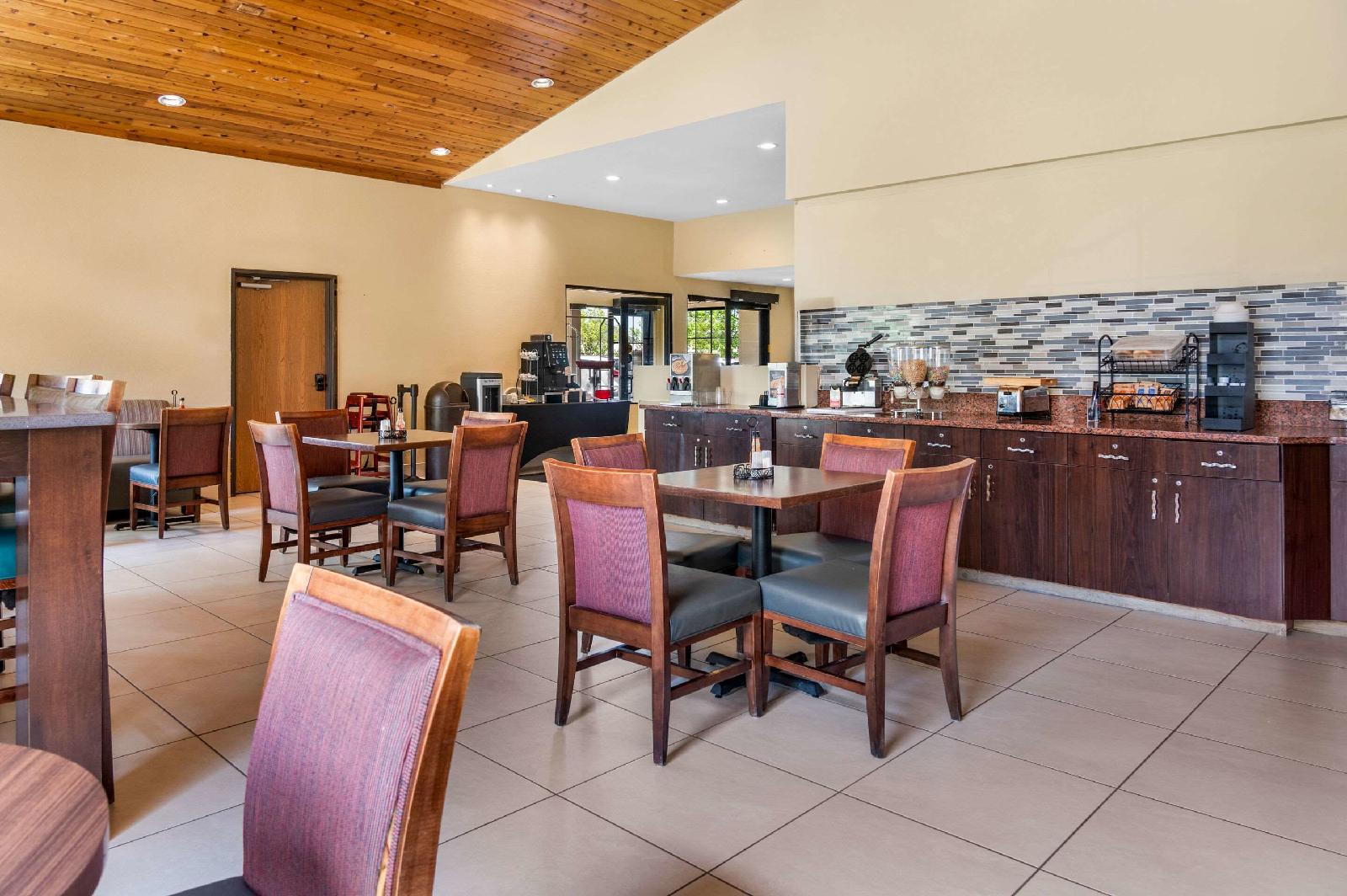 Best Western Plus Holland Inn & Suites