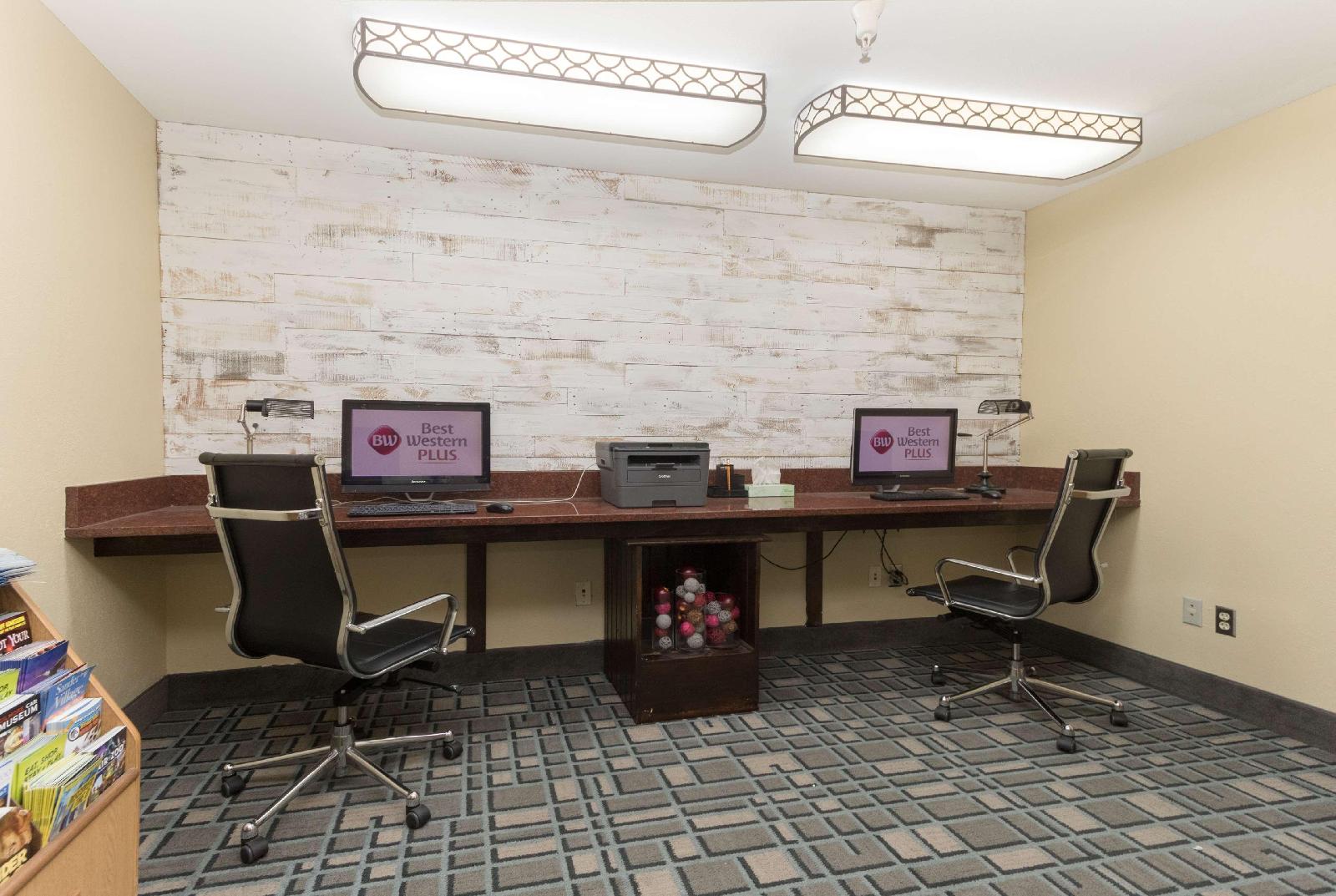 Best Western Plus Holland Inn & Suites