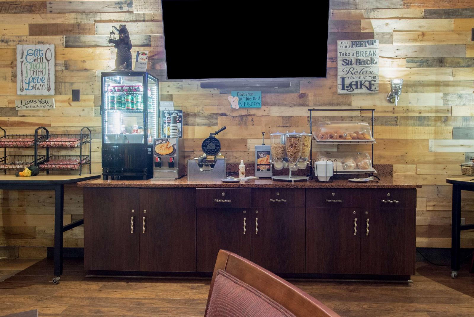 Best Western Plus Holland Inn & Suites