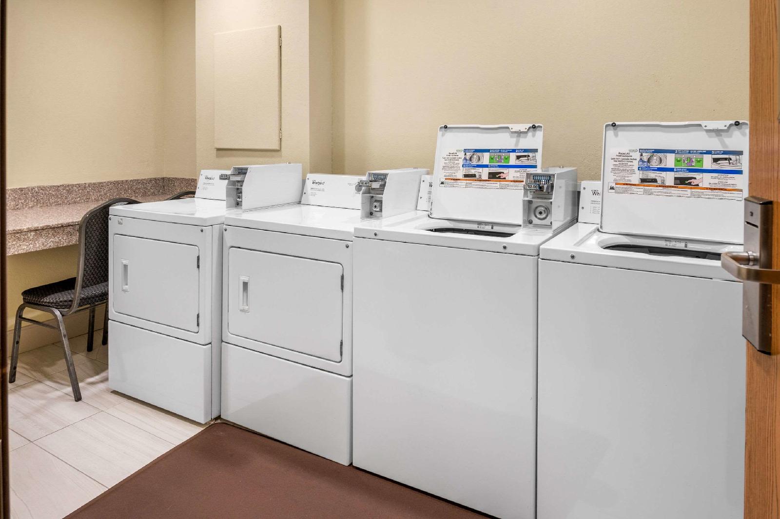 Best Western Plus Holland Inn & Suites
