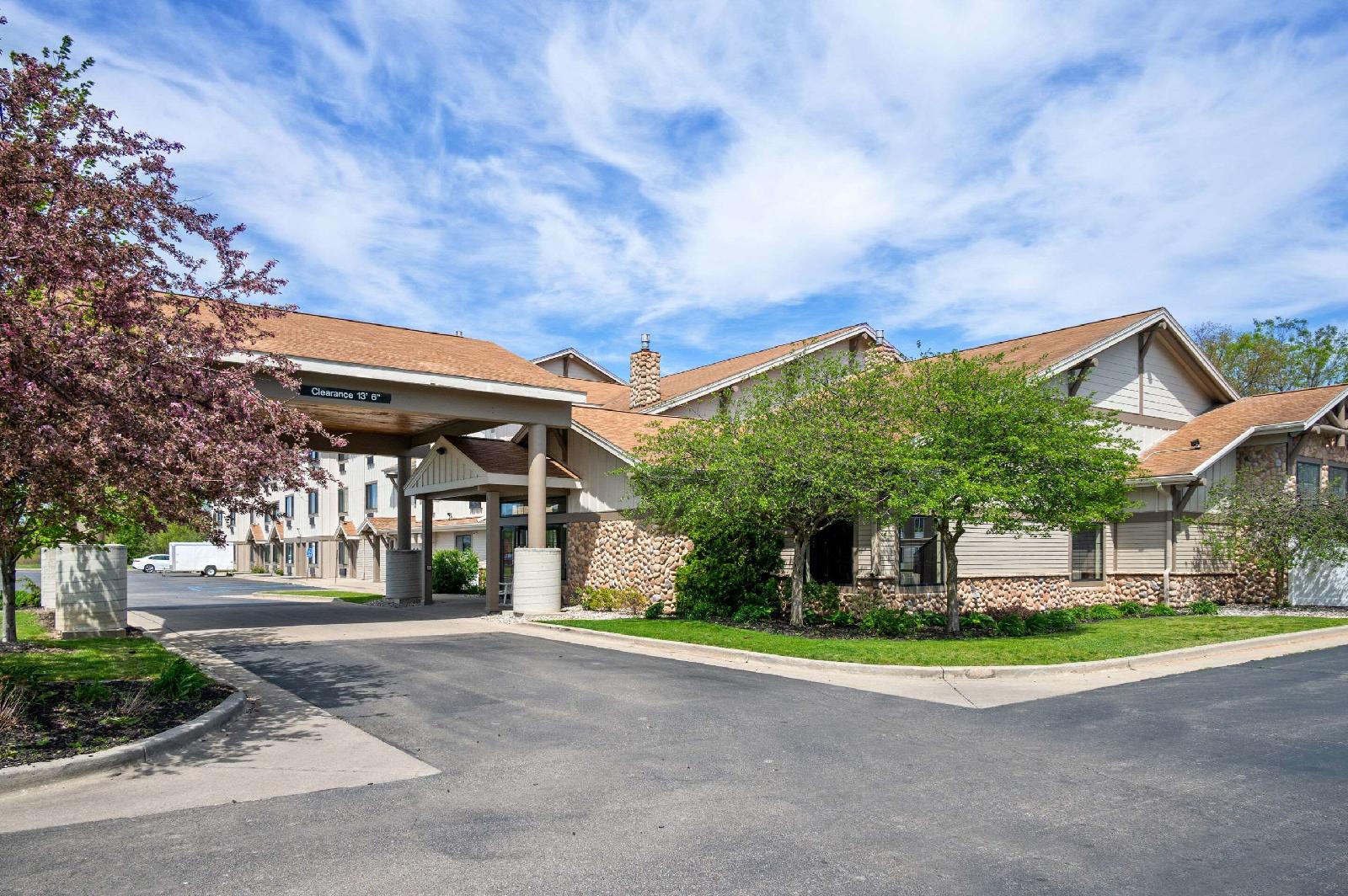 Best Western Plus Holland Inn & Suites