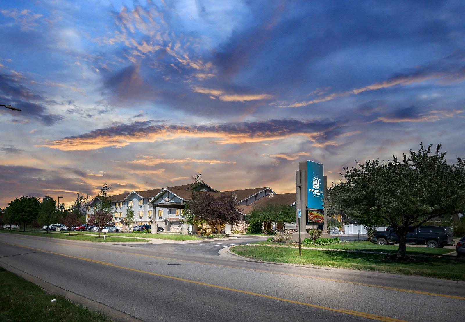 Best Western Plus Holland Inn & Suites