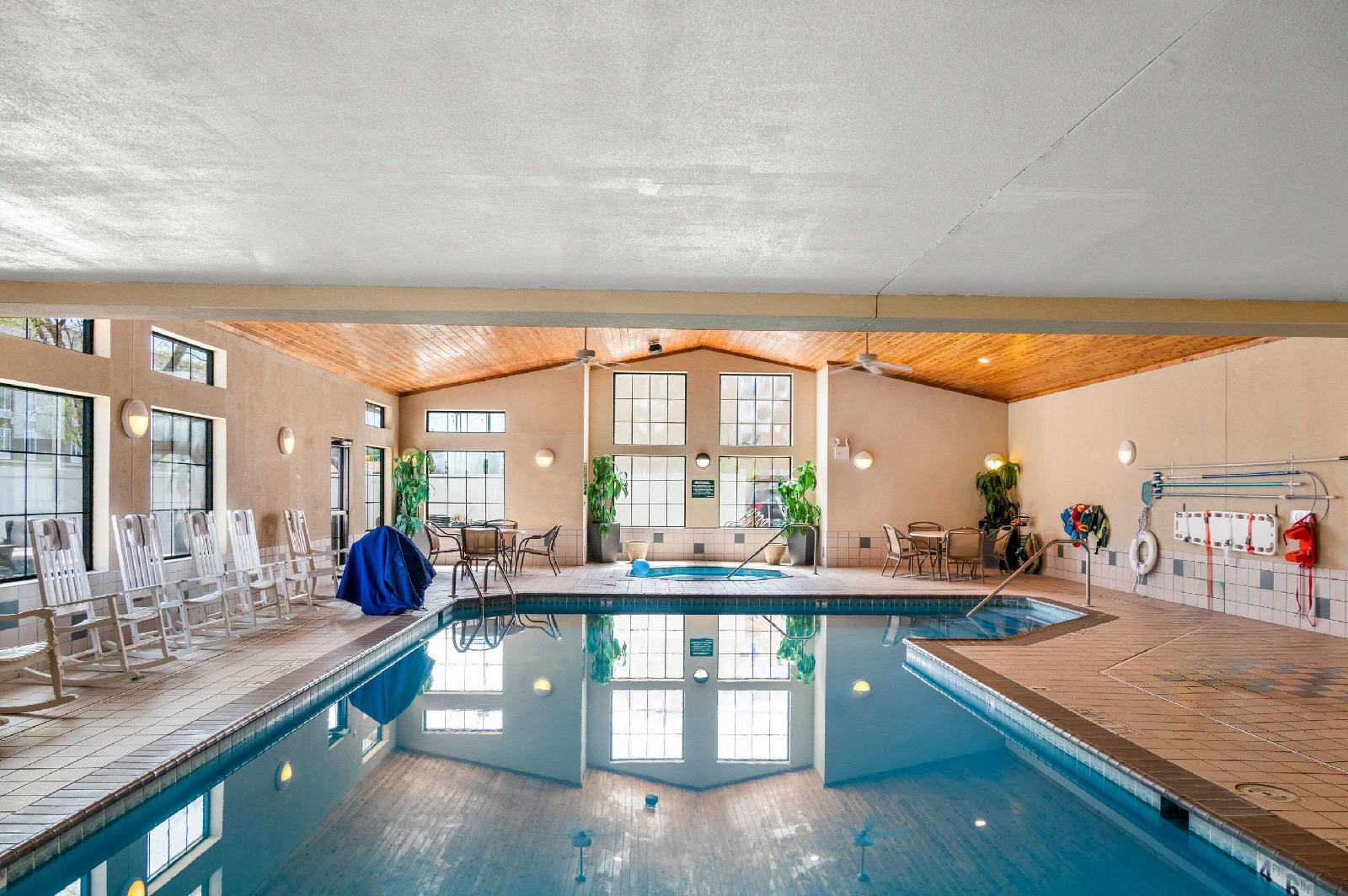 Best Western Plus Holland Inn & Suites