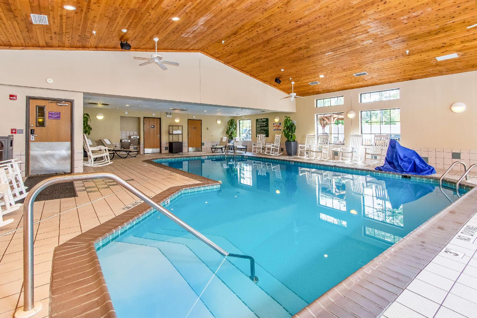 Best Western Plus Holland Inn & Suites