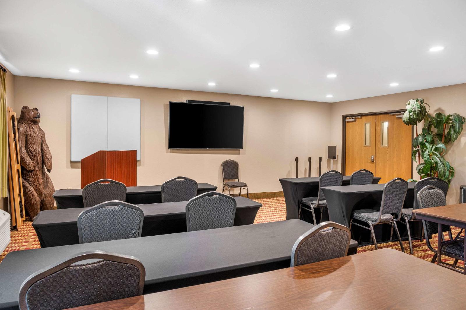 Best Western Plus Holland Inn & Suites