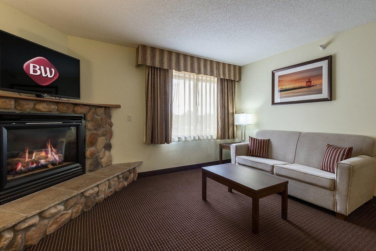 Best Western Plus Holland Inn & Suites