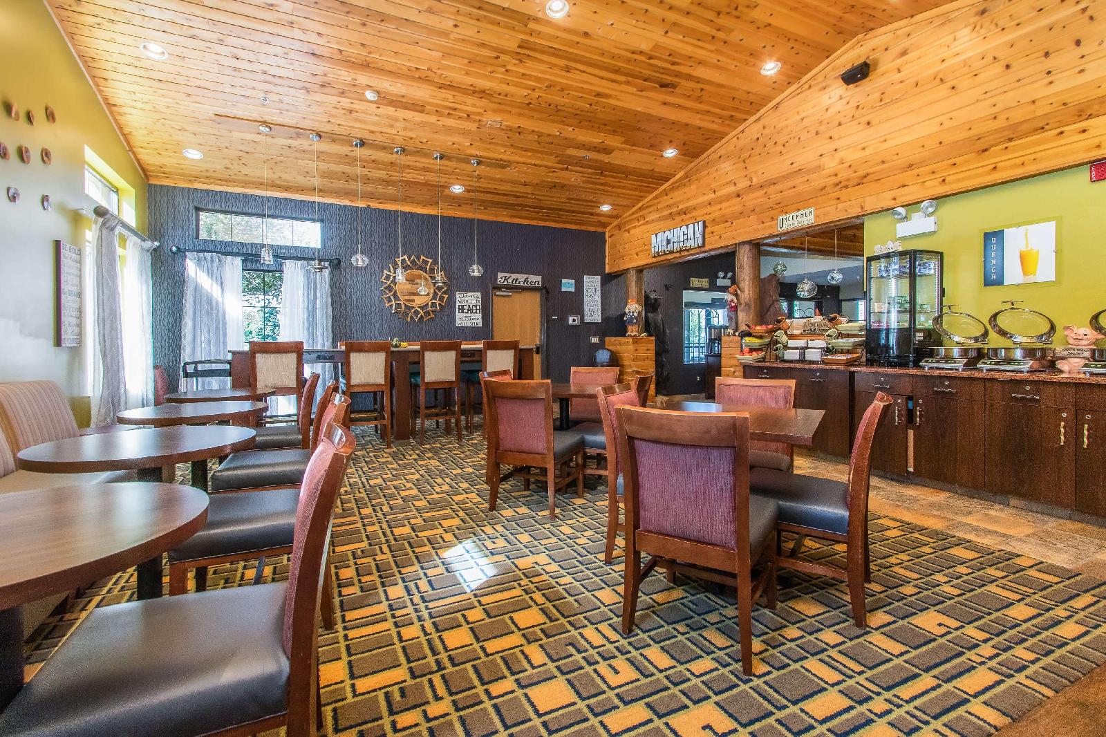 Best Western Plus Holland Inn & Suites
