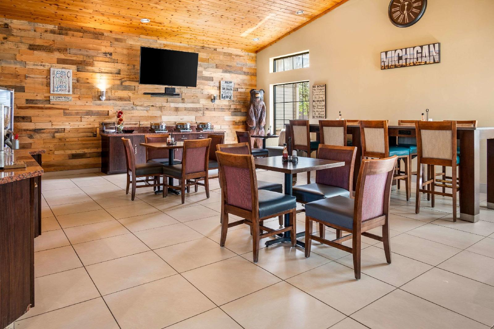 Best Western Plus Holland Inn & Suites