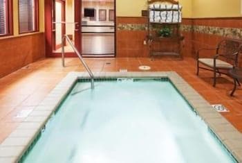 Holiday Inn Express Hotel & Suites Springfield