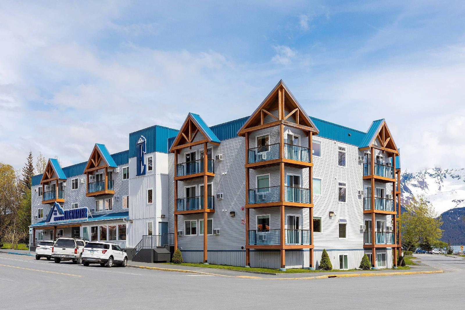 Best Western Plus Edgewater Hotel