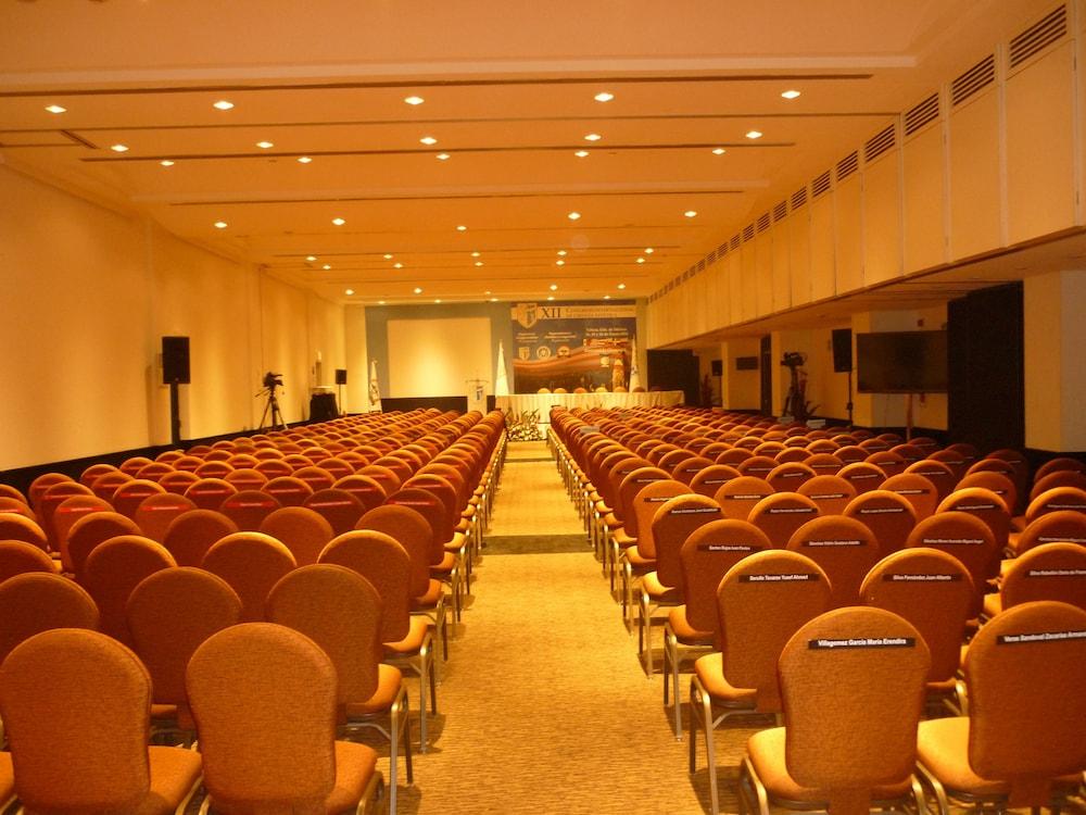 Crowne Plaza Toluca Lancaster