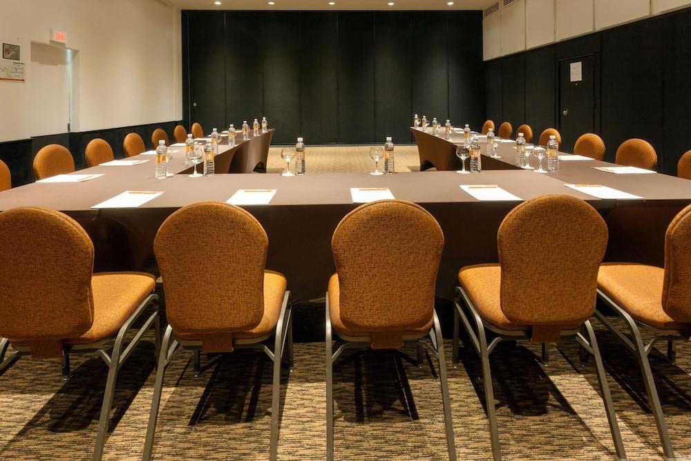 Crowne Plaza Toluca Lancaster
