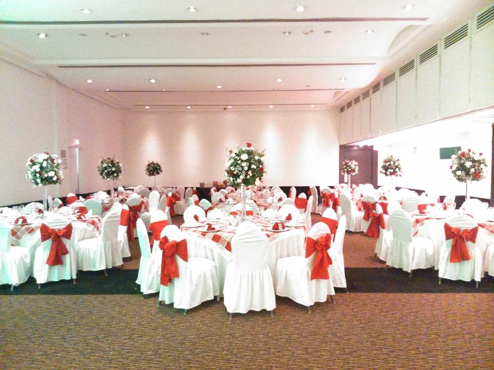 Crowne Plaza Toluca Lancaster