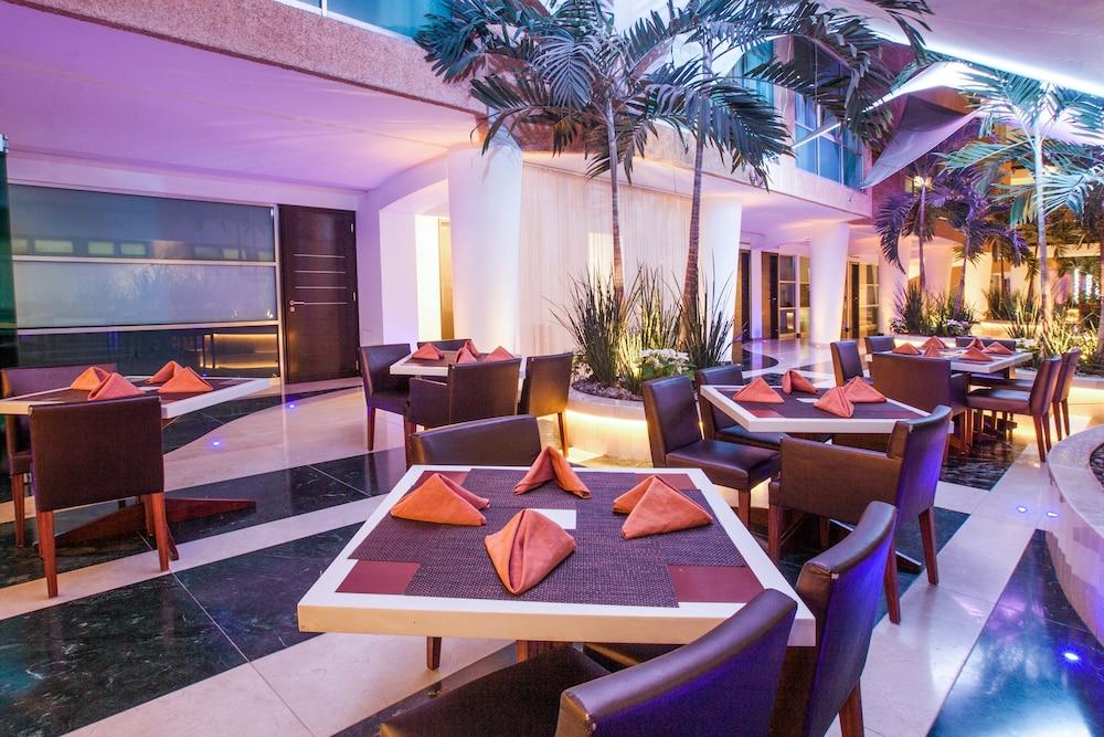 Crowne Plaza Toluca Lancaster