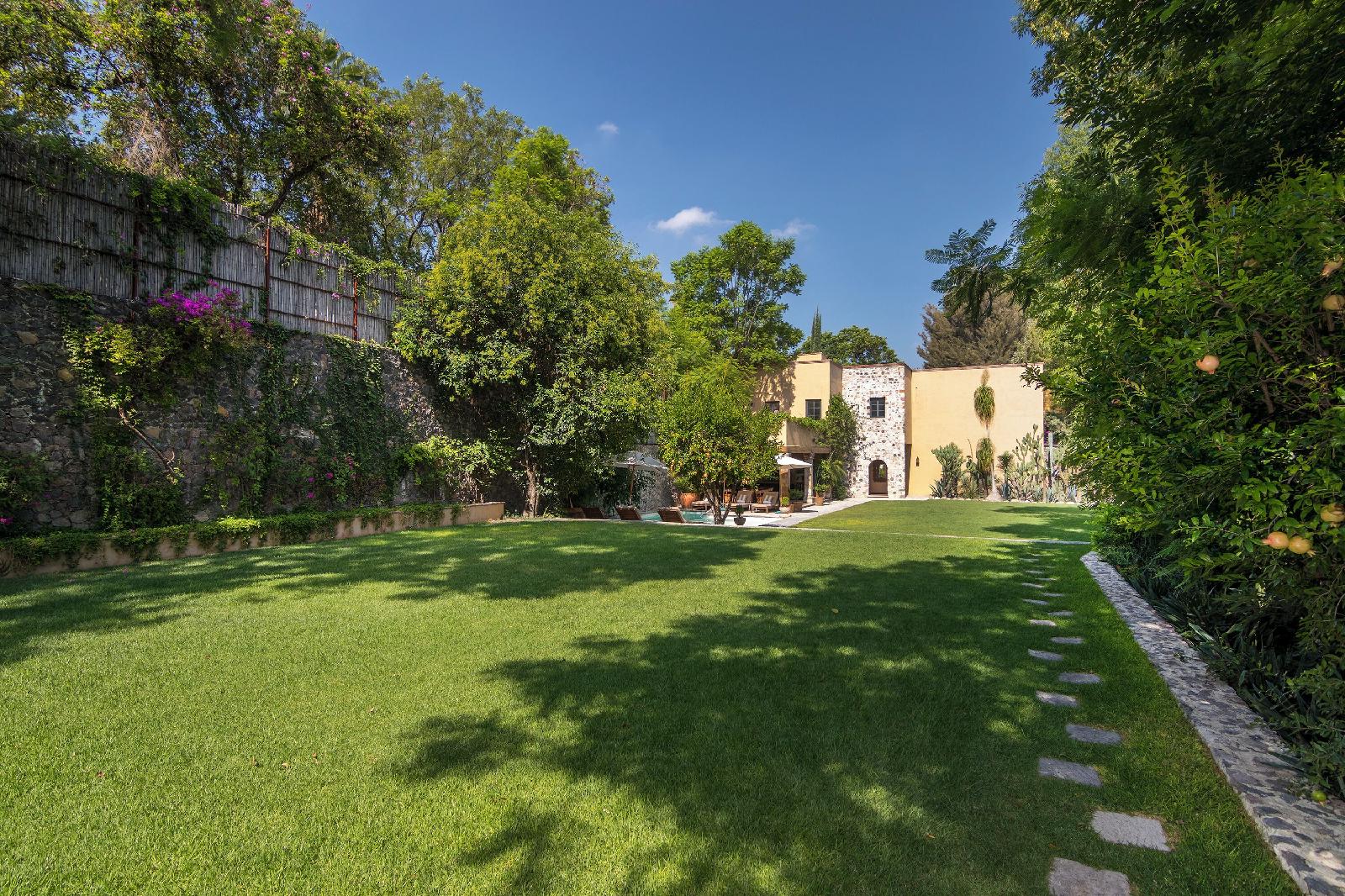 Antigua Villa Santa Monica