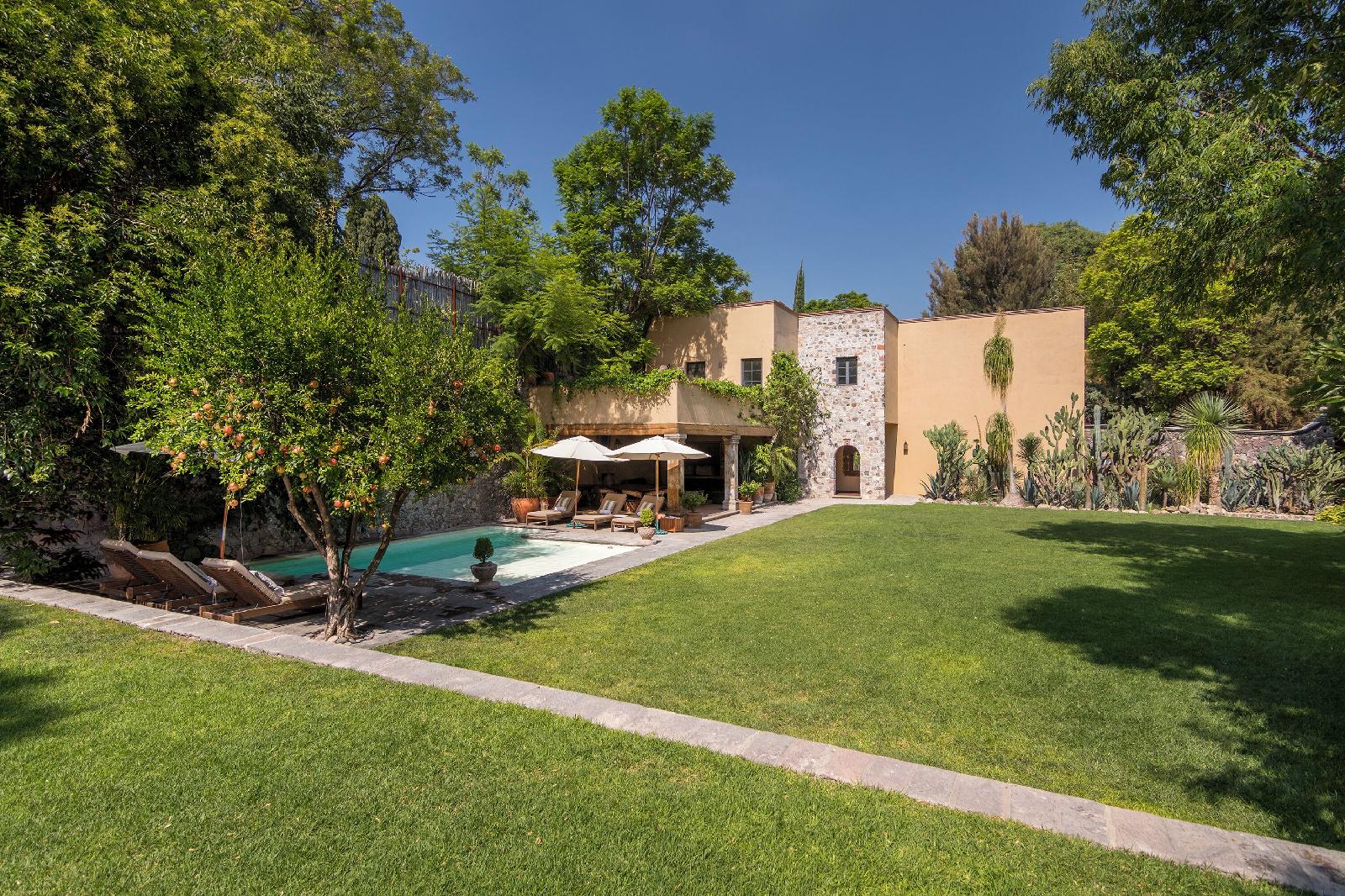Antigua Villa Santa Monica