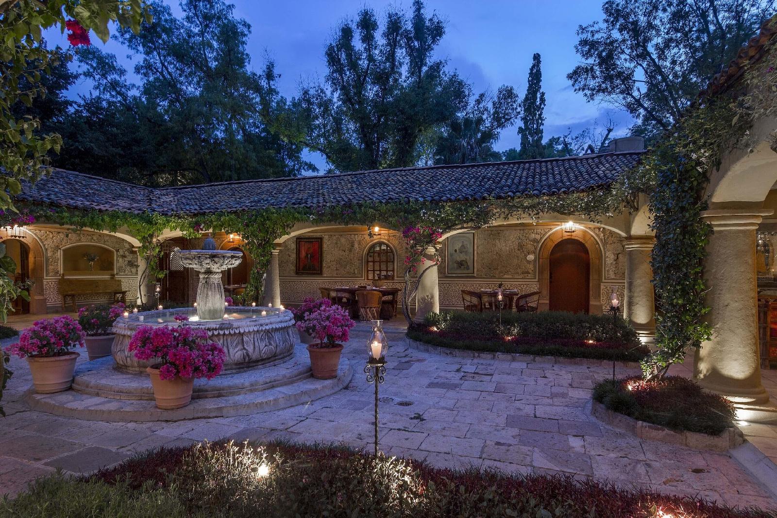 Antigua Villa Santa Monica
