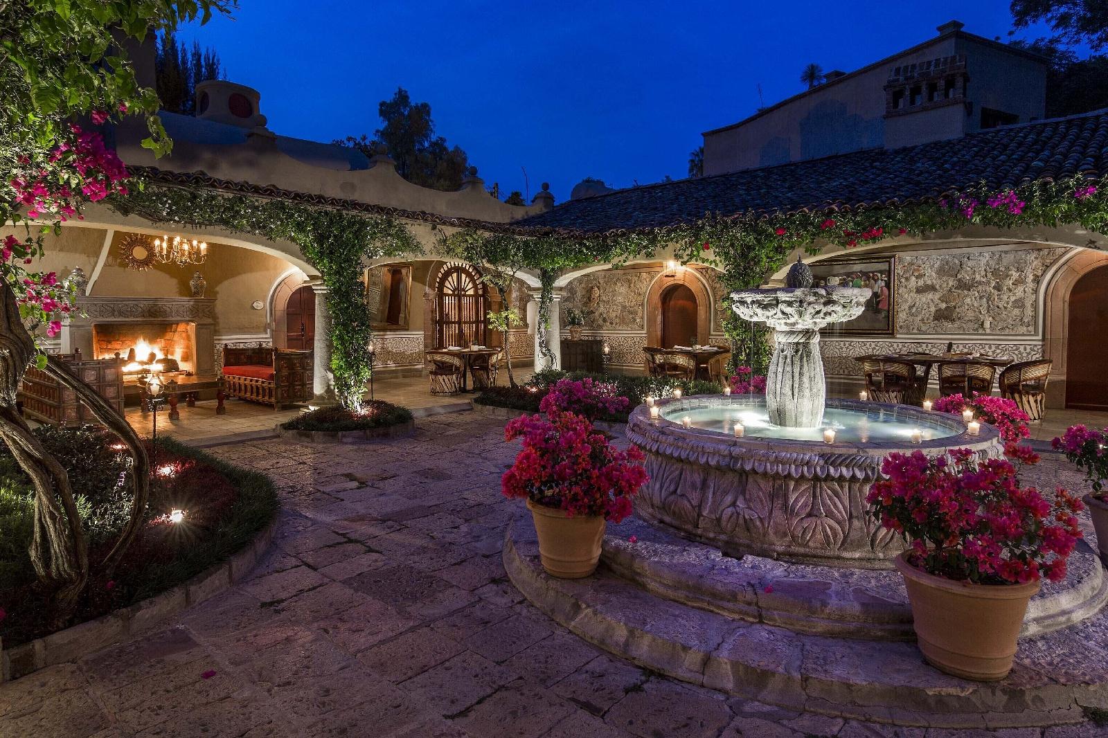 Antigua Villa Santa Monica