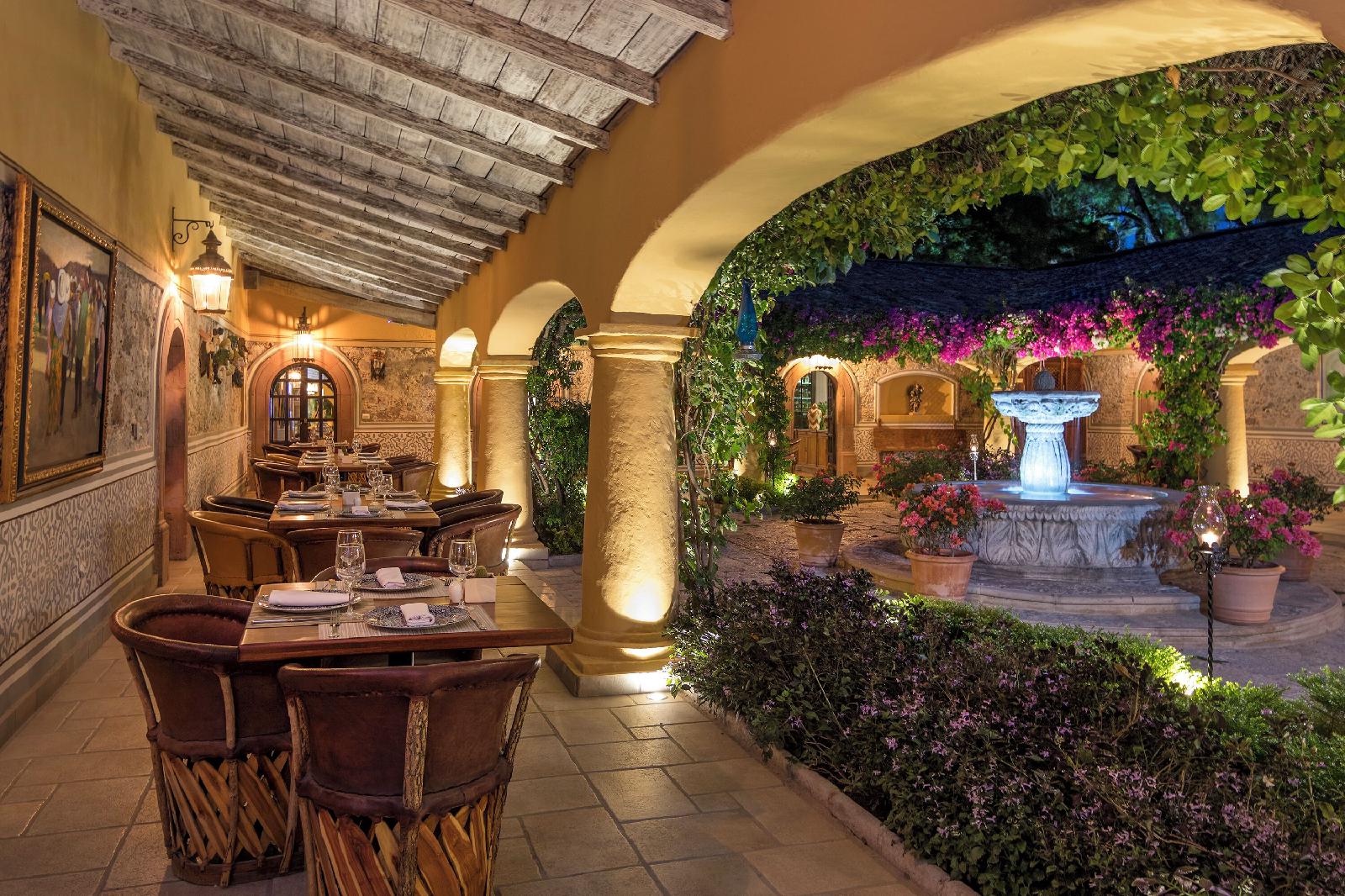 Antigua Villa Santa Monica