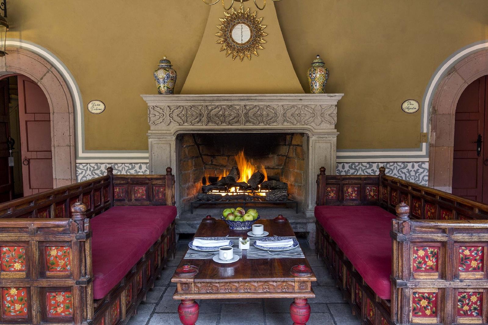 Antigua Villa Santa Monica