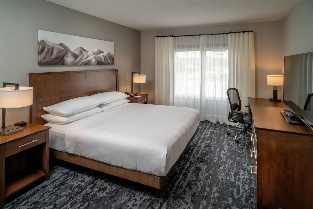 Delta Hotels Huntington Mall