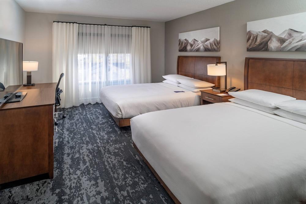 Delta Hotels Huntington Mall