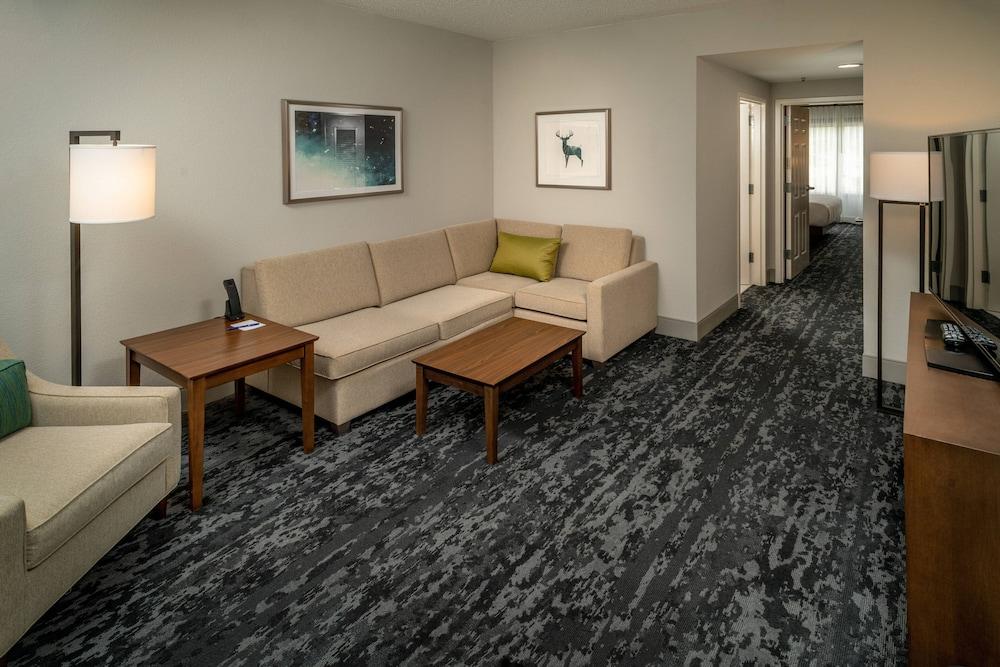 Delta Hotels Huntington Mall