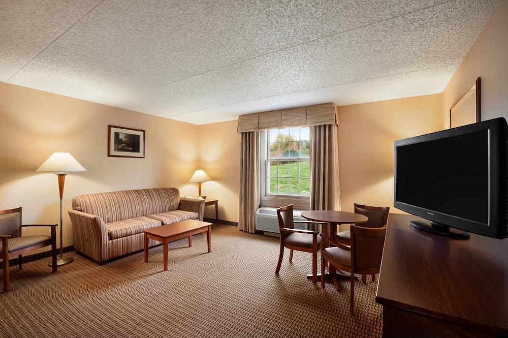 Ramada Williamsburg and Wasserbahn Waterpark