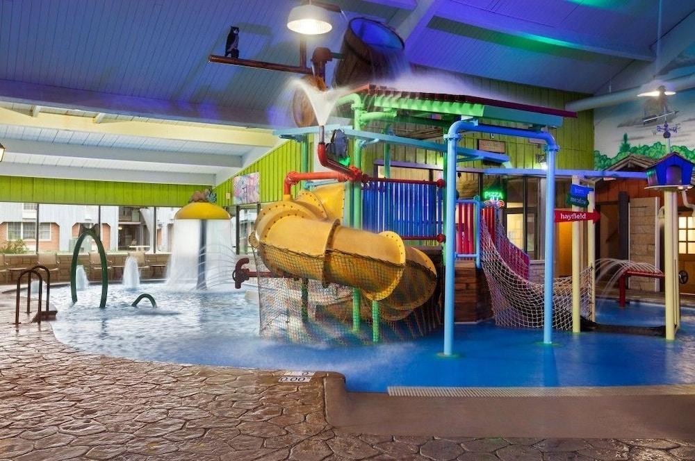 Ramada Williamsburg and Wasserbahn Waterpark