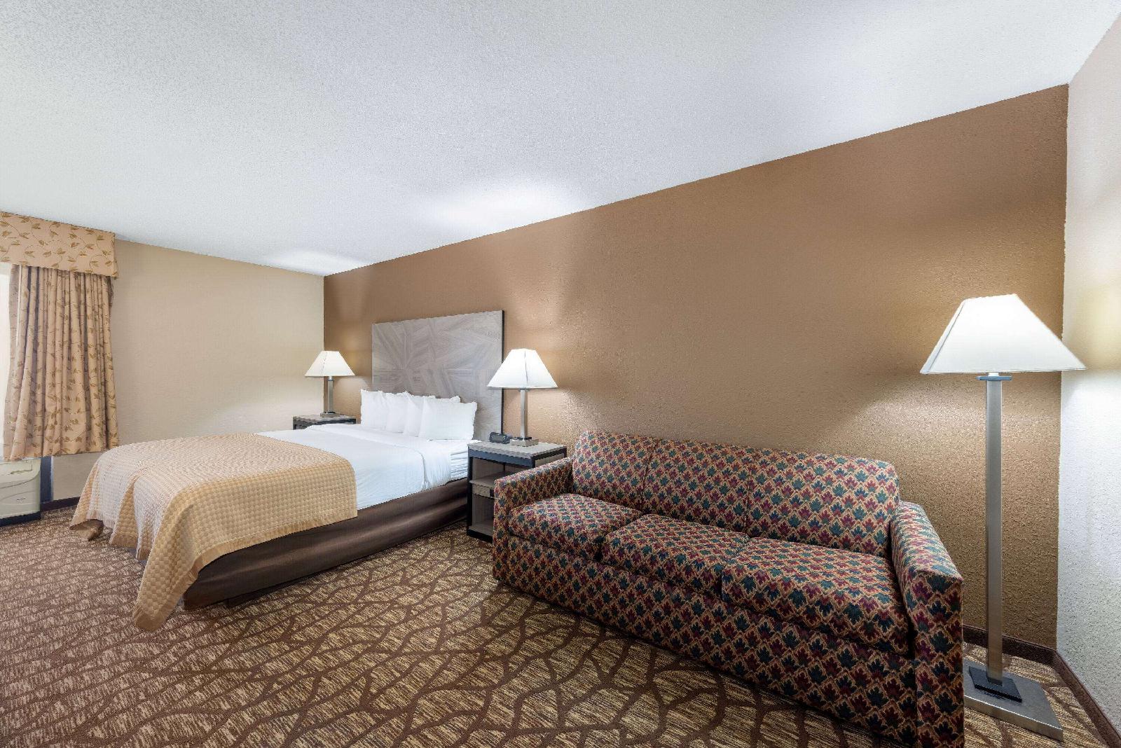 Baymont Inn & Suites Lawrence