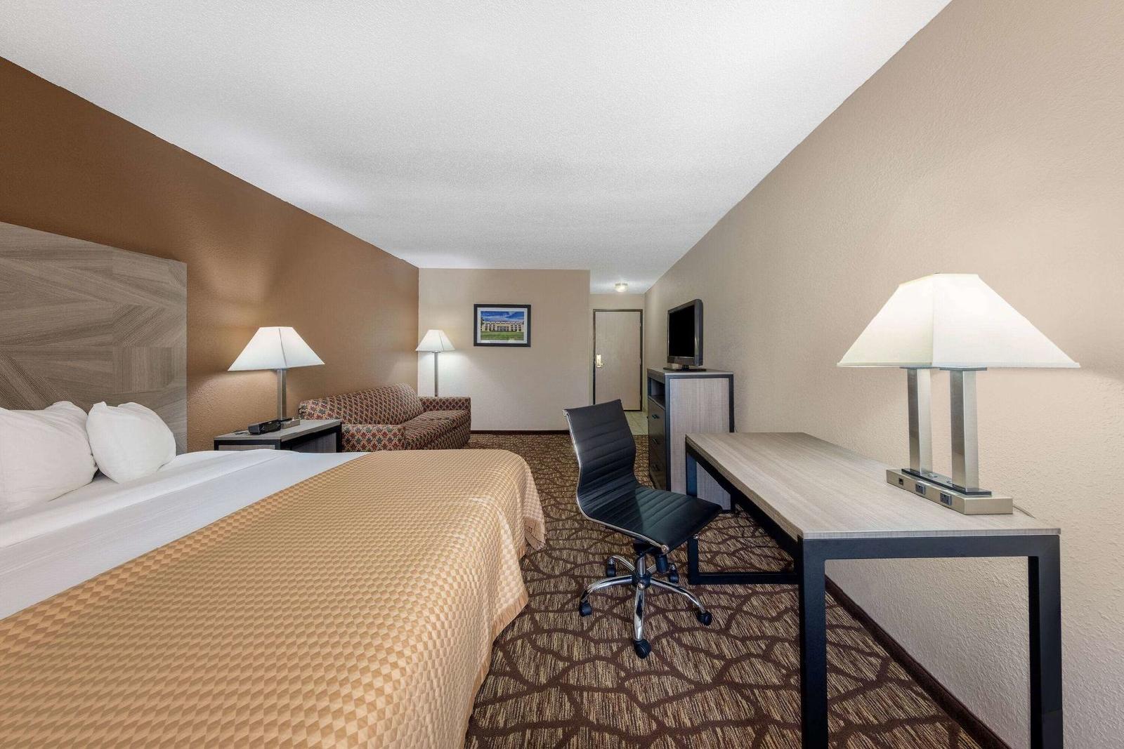 Baymont Inn & Suites Lawrence