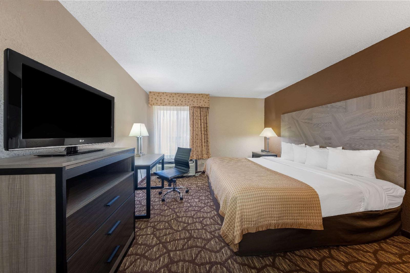 Baymont Inn & Suites Lawrence