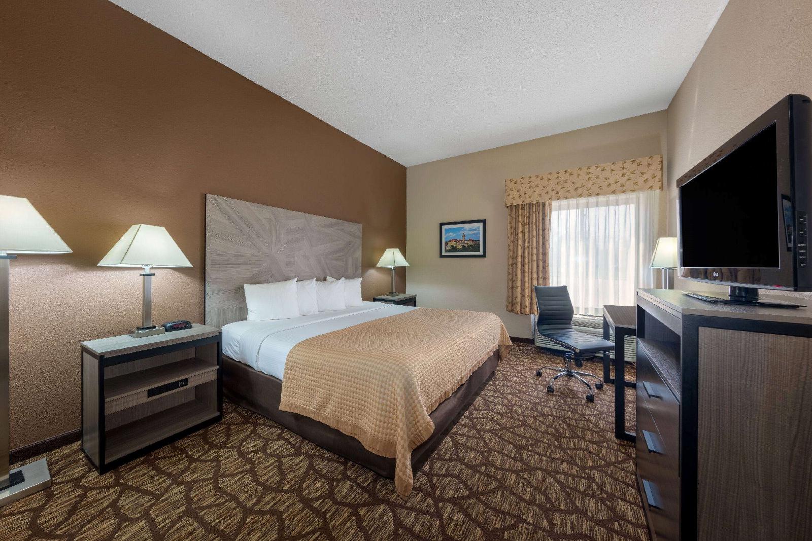 Baymont Inn & Suites Lawrence
