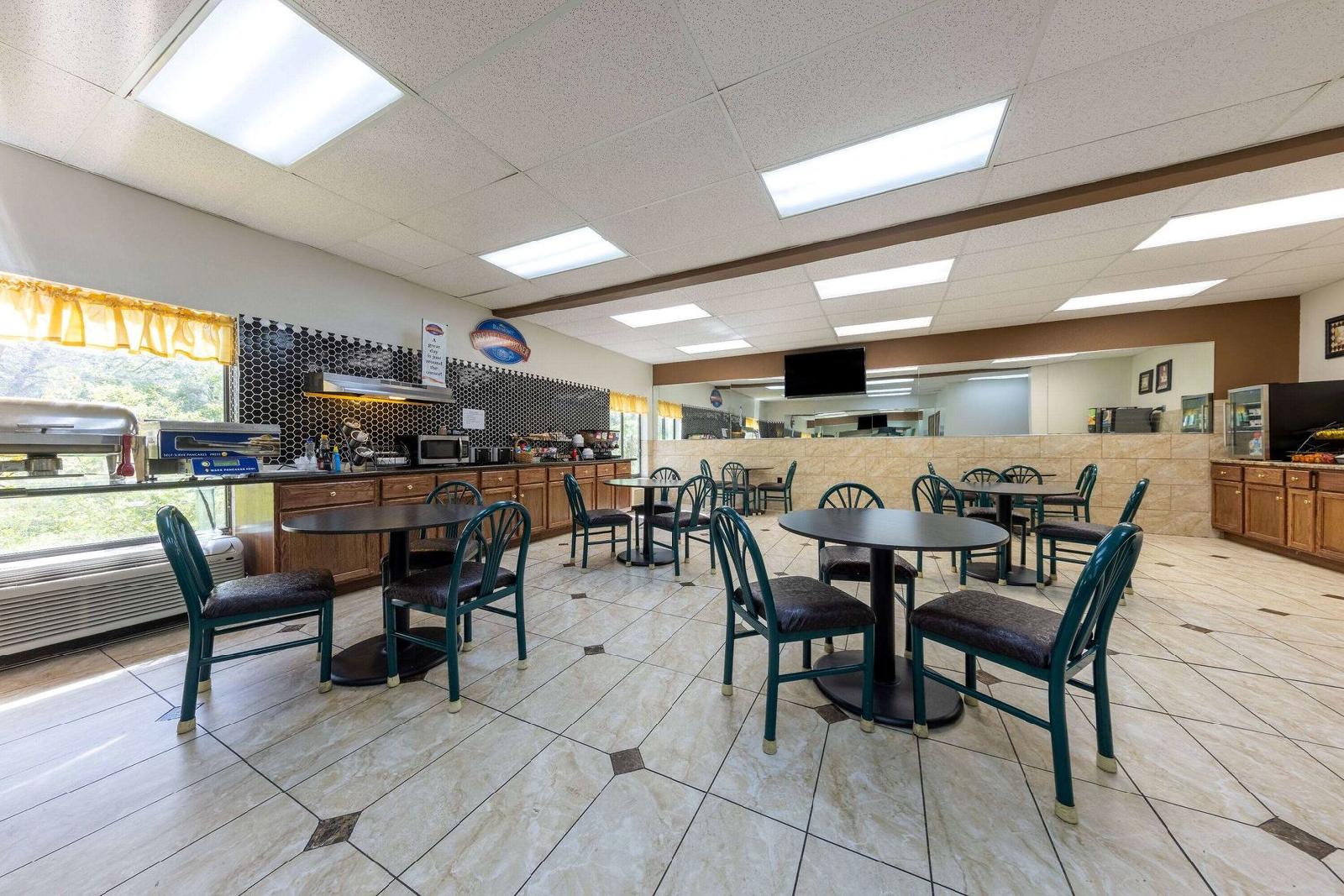 Baymont Inn & Suites Lawrence