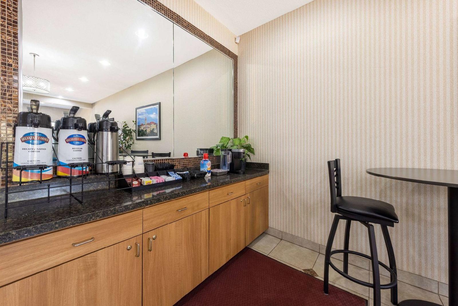 Baymont Inn & Suites Lawrence