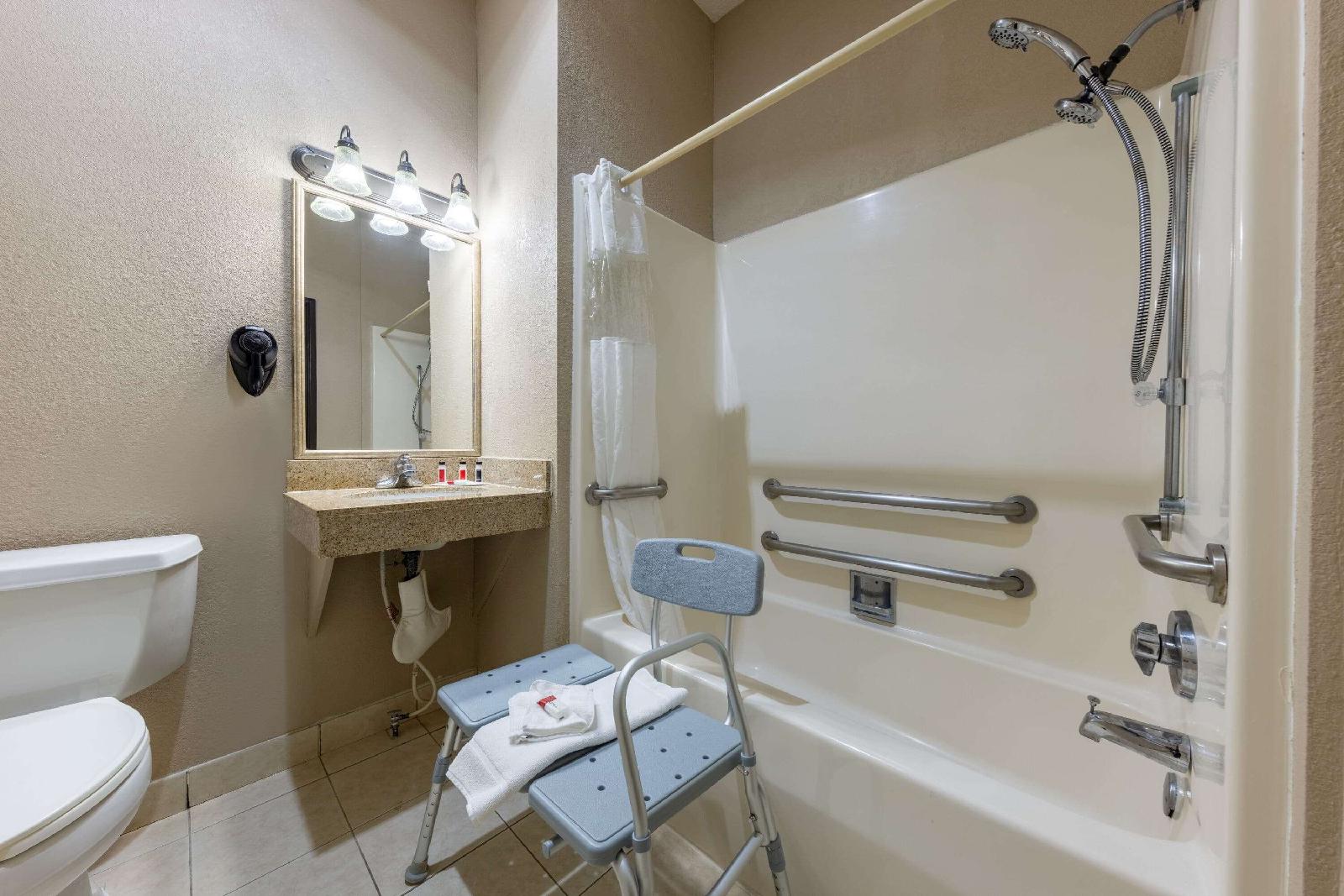 Baymont Inn & Suites Lawrence