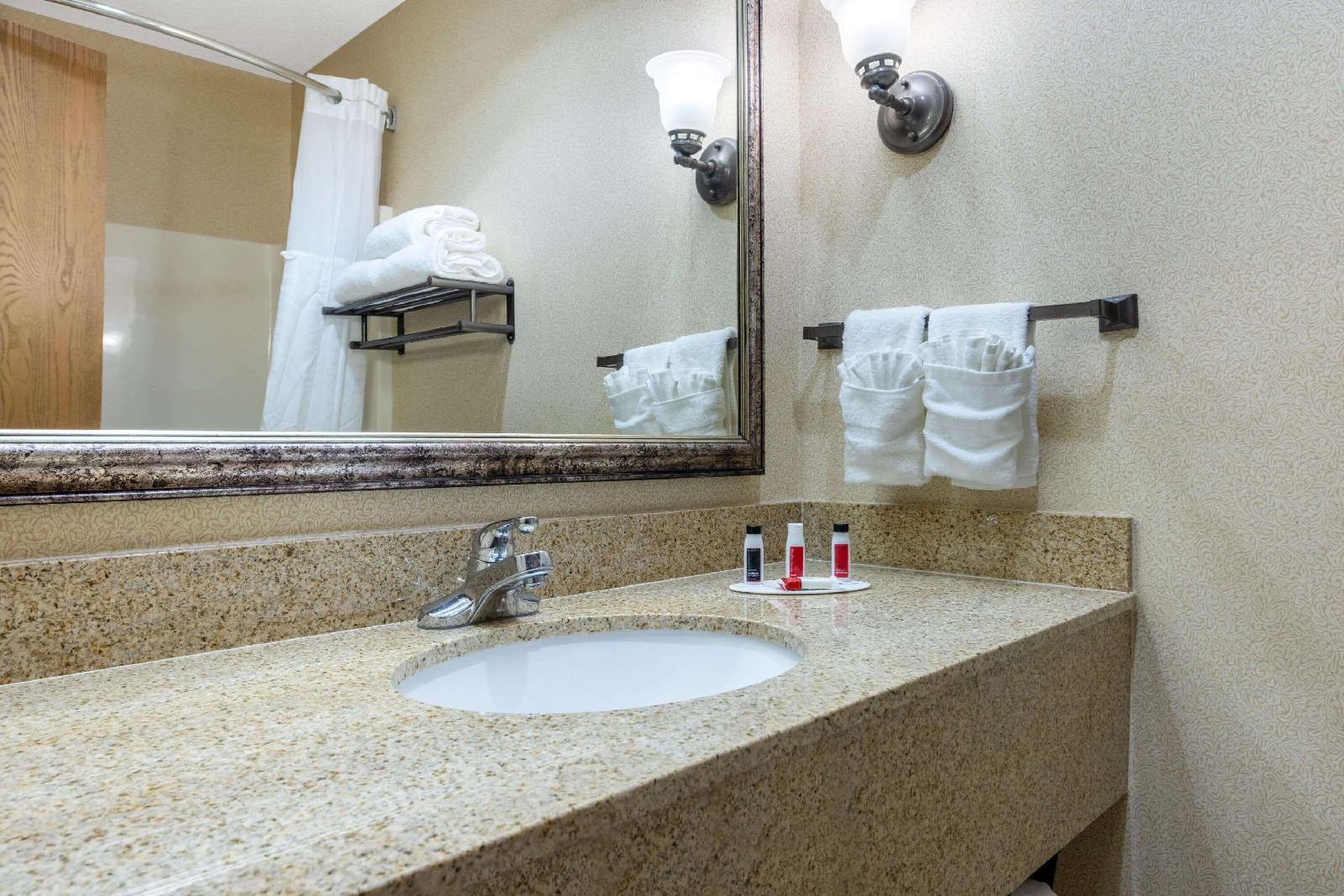 Baymont Inn & Suites Lawrence