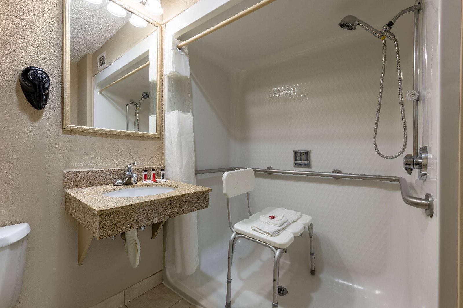 Baymont Inn & Suites Lawrence