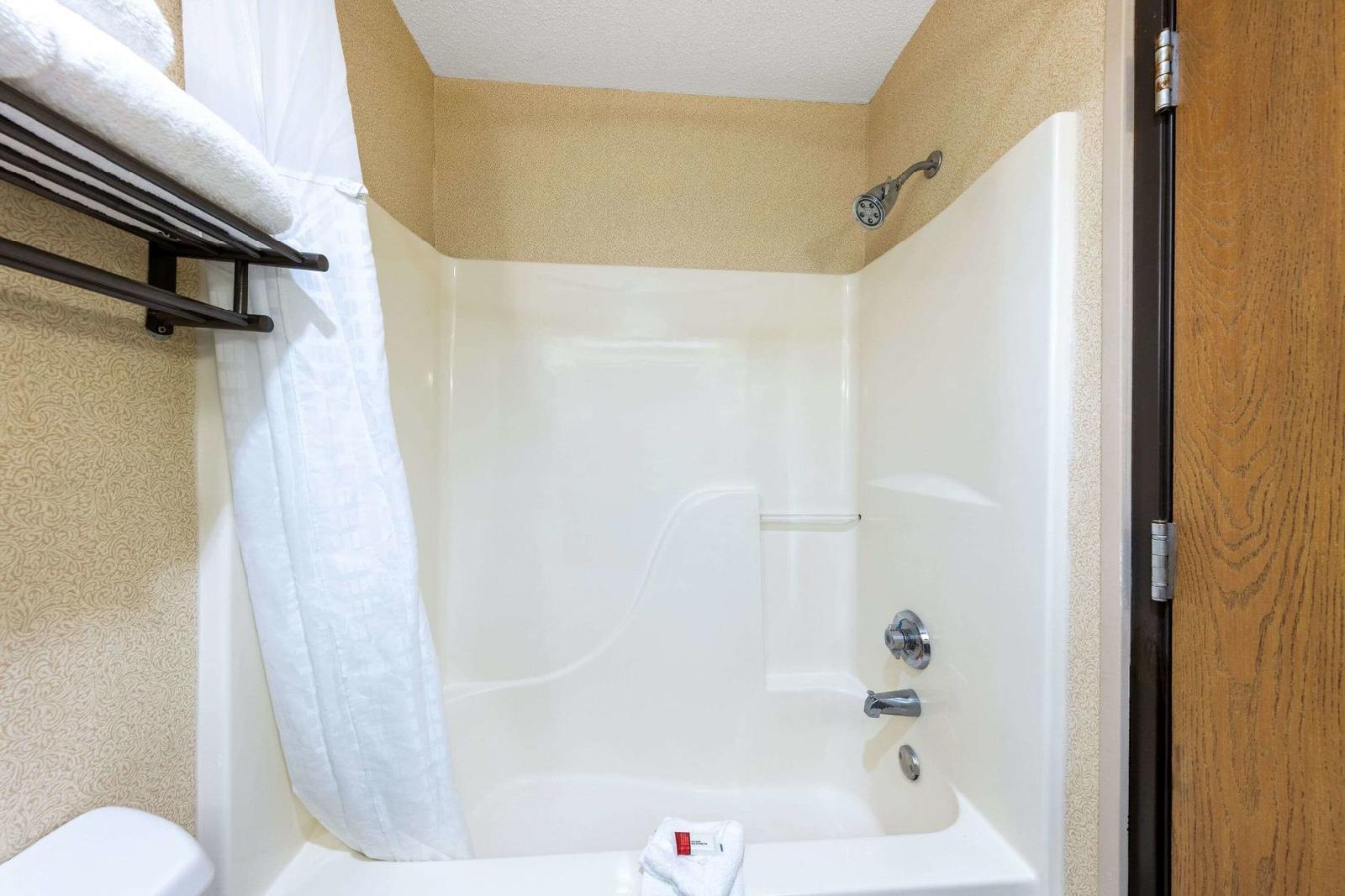 Baymont Inn & Suites Lawrence